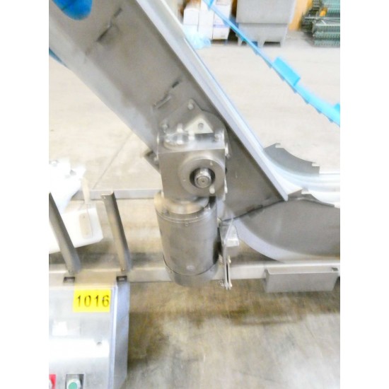 INLINE CLEATED LIFT Z CONVEYOR